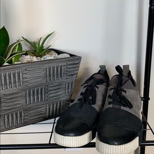 MARC FISHER fashion sneaker black and grey.